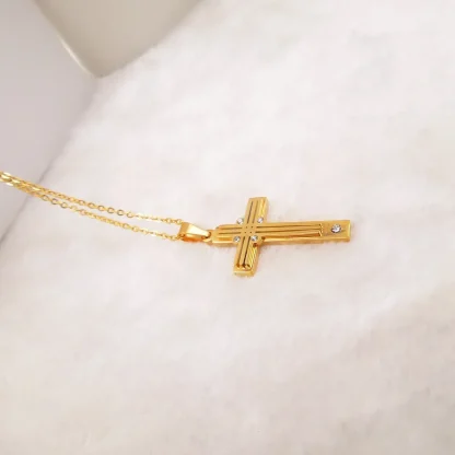 Luxury Pendant Cross Necklace - Image 5
